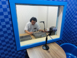 パートナーのBangladesh NGOs Network for Radio and Communication (BNNRC)内に作られたスタジオ