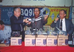 1999年地震による緊急支援 機材贈呈式(台湾）